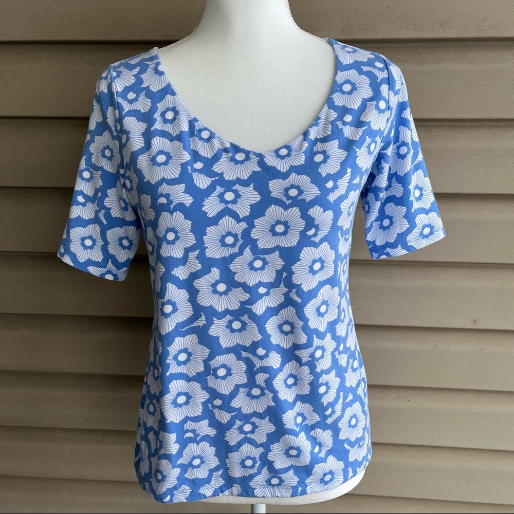 •Talbots• Classic Floral Rounded V-Neck Tee - Size S